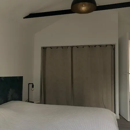 Somptueuse Propriété Familiale Piscine, à Pied *