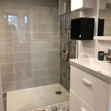 Somptueuse Propriété Familiale Piscine, à Pied